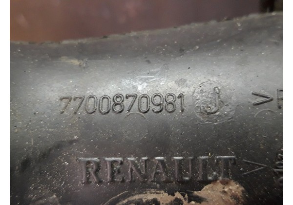 Патрубок повітряного фільтра Renault Safrrane, 7700100146, 7700870981